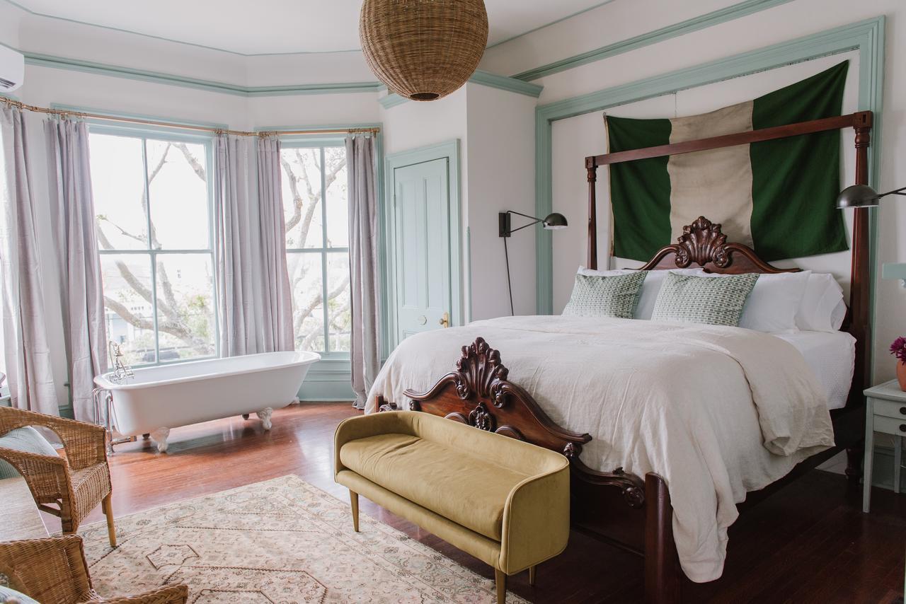 Carr Mansion 3*
